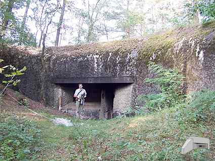 [Widok schronu od strony wej�cia]