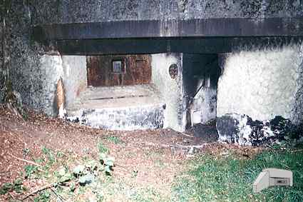 [Widok schronu od strony wej�cia]